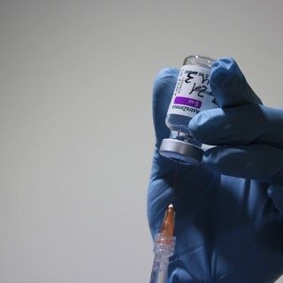 AstraZeneca, il parere di Ema non spaventa Cirio: “Chi prima vaccina prima riparte, obiettivo 30.000 al giorno ad aprile” (VIDEO)