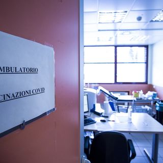 Un ambulatorio in cui si eseguono vaccinazioni contro il covid