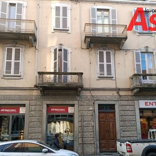 Asti: tragedia di via Cavour. Trovato il biglietto di addio