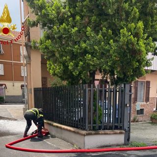 Nubrifagio, continua lo svuotamento delle cantine dagli allagamenti da parte dei Vigili del Fuoco
