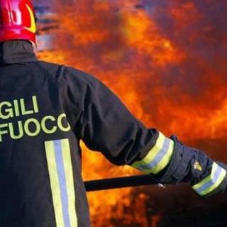 Danno fuoco all'autovelox bruciando copertoni