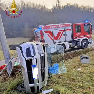 Esce di strada con l'auto e resta imprigionato all'interno. L'incidente oggi in frazione Casabianca