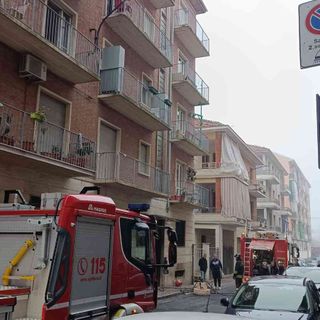 Incendio oggi pomeriggio in via Omedè, negli scantinati di un condominio