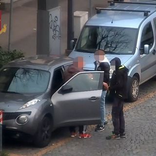 Una delle immagini dello scorso marzo che testimoniavano la rete dello spaccio astigiana