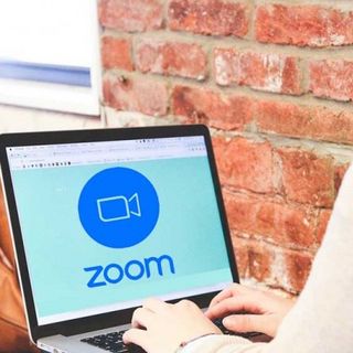 Finti abbonamenti alla piattaforma Zoom, la polizia postale segnala la truffa: &quot;Non cliccate mai sui link&quot;
