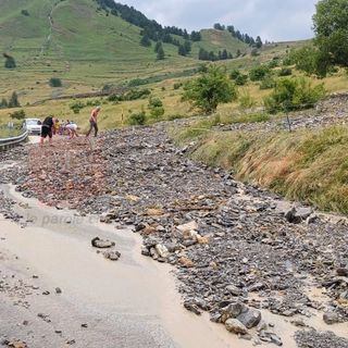 Una delle frane verificatesi ieri al Colle della Maddalena
