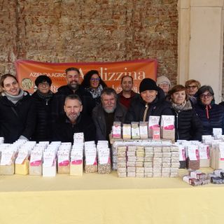 Alcuni produttori del Mercato della Terra di Bra, in programma ogni terza domenica del mese