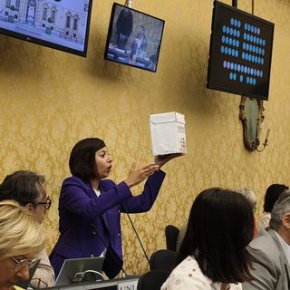 Gettonisti, in Consiglio regionale la protesta del M5S