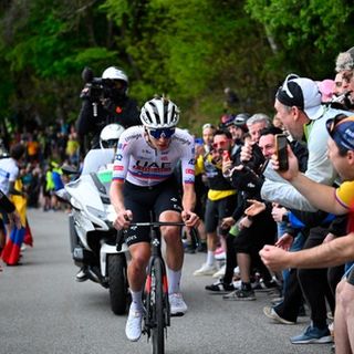 Oggi la corsa Rosa passa dall'Astigiano. Pogacar in testa alla classifica