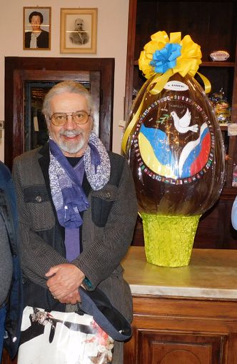 Paolo Fresu con l'uovo gigante