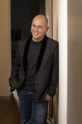 Sanremo: Il 3 aprile, il Teatro del Casinò ospiterà "Magnifica presenza", una piece del celebre regista Ferzan Ozpetek Sanremo: Il 3 aprile, il Teatro del Casinò ospiterà "Magnifica presenza", una piece del celebre regista Ferzan Ozpetek