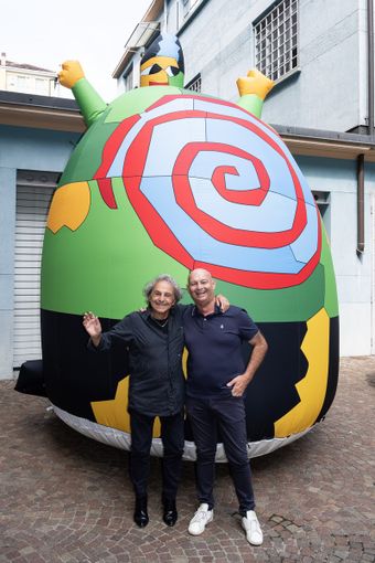 Peraria realizza un’opera d’arte unica per Ugo Nespolo, esposta in occasione di “Alingue e apostrofi: 150 anni (+1) dell’era patafisica”.