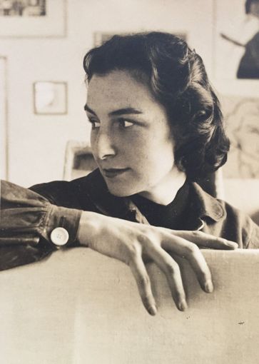 Un ritratto giovanile di Amelia Platone Un ritratto giovanile di Amelia Platone