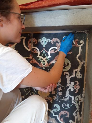 Antignano: al via il restauro sul paliotto d'altare nella chiesa di Santo Stefano Antignano: al via il restauro sul paliotto d'altare nella chiesa di Santo Stefano