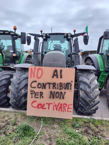 Una foto delle recenti proteste in Italia ( Foto pagina social New Agricolture che supporta le proteste degli agricoltori)