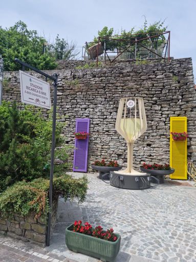 La colonnina installata a Cossano Belbo