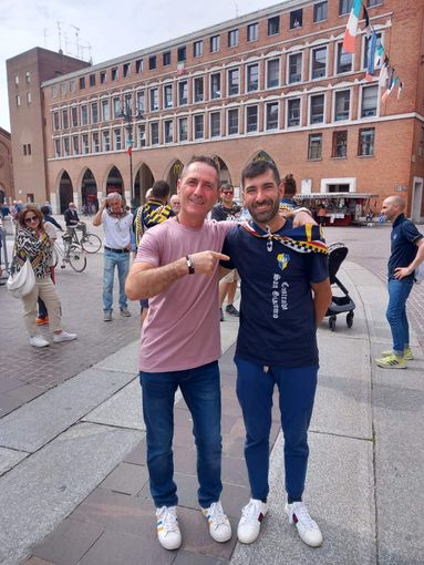 Francesco Caria con Franco Casu, storico fantino del Palio di Asti, a Ferrara Francesco Caria con Franco Casu, storico fantino del Palio di Asti, a Ferrara