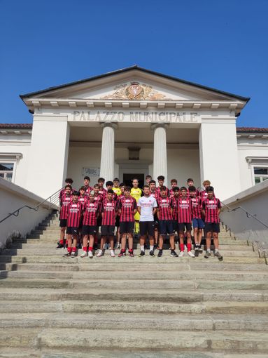 Villanova, l'Amministrazione riceve i ragazzi della Mezzaluna Calcio per il passaggio alle Regionali Villanova, l'Amministrazione riceve i ragazzi della Mezzaluna Calcio per il passaggio alle Regionali