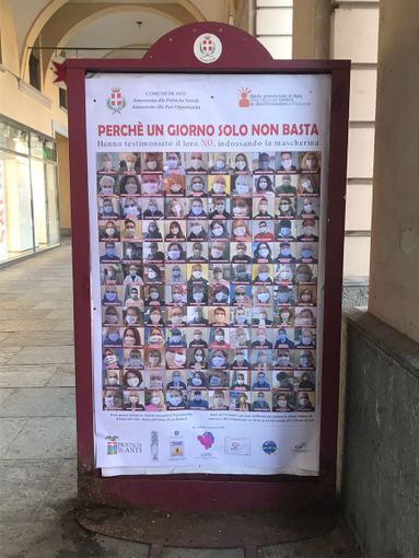 Manifesto contro la violenza sulle donne affisso in centro ad Asti Manifesto contro la violenza sulle donne affisso in centro ad Asti