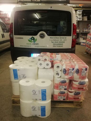 Per la scuola Parini, grazie a raccolte fondi, circa 40 litri di disinfettante e 436 rotoli di carta igienica