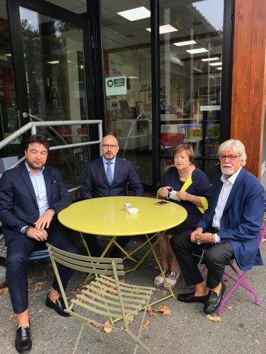Nella foto, partendo da sinistra: Andrea Visconti (presidente di Confesercenti), il sindaco Maurizio Rasero, l’assessore Mariangela Cotto, Claudio Bruno (direttore Confcommercio) Nella foto, partendo da sinistra: Andrea Visconti (presidente di Confesercenti), il sindaco Maurizio Rasero, l’assessore Mariangela Cotto, Claudio Bruno (direttore Confcommercio)