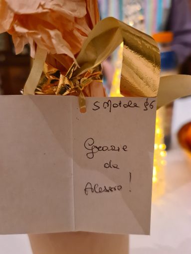 Il biglietto di ringraziamento, risalente al 1996, che accompagna la bottiglia donata