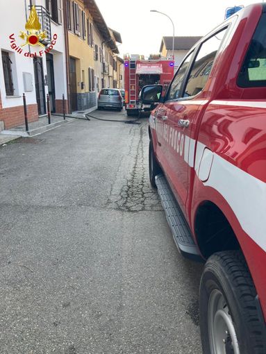 Villanova: a fuoco deposito attrezzi di un'abitazione. Intervengono i vigili del fuoco