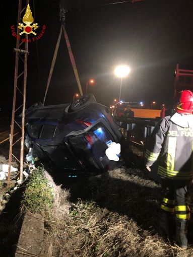 Nizza: incidente nella notte. Auto esce di strada e si ferma poco prima dei binari