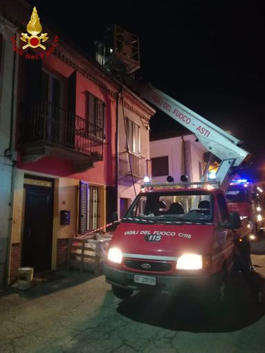 Principio di incendio tetto in un'abitazione di Cinaglio