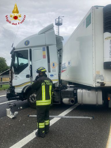 Code tra Asti e Villanova Barriera sulla Torino Piacenza per perdita di gasolio di un camion
