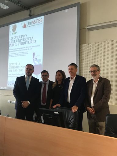 L'assessore all'Istruzione della Regione Piemonte: "Preoccupiamoci del futuro dei nostri ragazzi, non solo del virus"