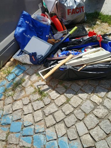 Alcune immagini di rifiuti abbandonati in corso Matteotti e nelle vie limitrofe Alcune immagini di rifiuti abbandonati in corso Matteotti e nelle vie limitrofe