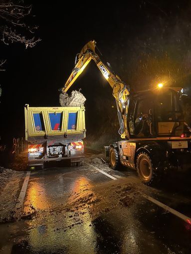 Foto dell'intervento di Cassinasco grazie a Ermes degli operatori stradali della provincia di Asti