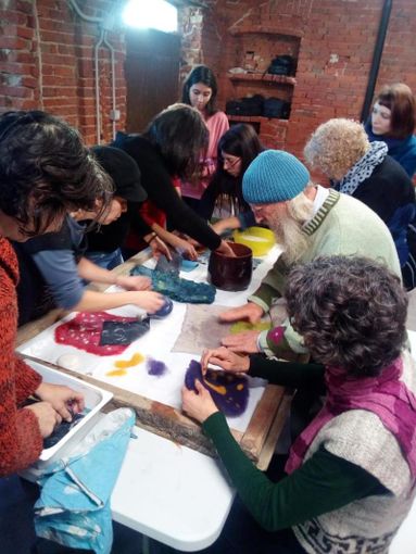 Artigiani al lavoro durante il corso Artigiani al lavoro durante il corso