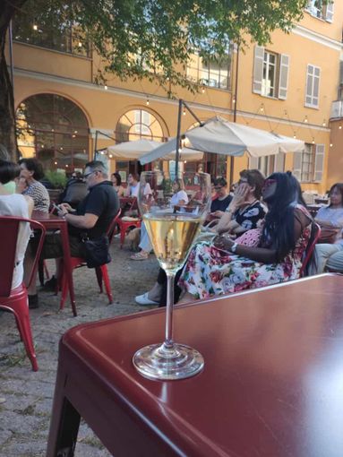 Secondo aperitivo letterario alla Biblioteca Monticone di Canelli Secondo aperitivo letterario alla Biblioteca Monticone di Canelli