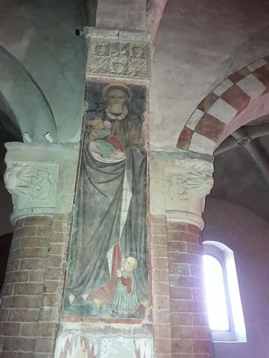 Una delle tre Madonne del latte della chiesa di Viatosto Una delle tre Madonne del latte della chiesa di Viatosto