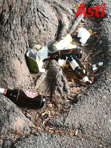 Storie di ordinario degrado urbano (anche) ai giardini pubblici di viale alla Vittoria [FOTOGALLERY]