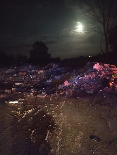 Il fuoco a sterpaglie innesca nuovo incendio in via Guerra