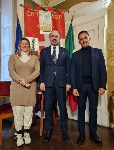 Il sindaco Rasero ritratto tra gli assessori Bologna e Giacomini