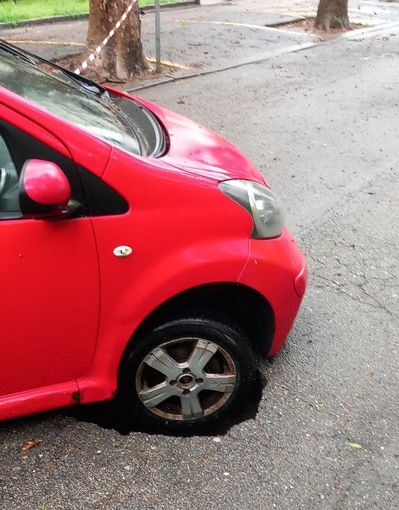 Uno dei veicoli coinvolti nella giornata odierna in disagi dovuti al maltempo e alle condizioni stradali