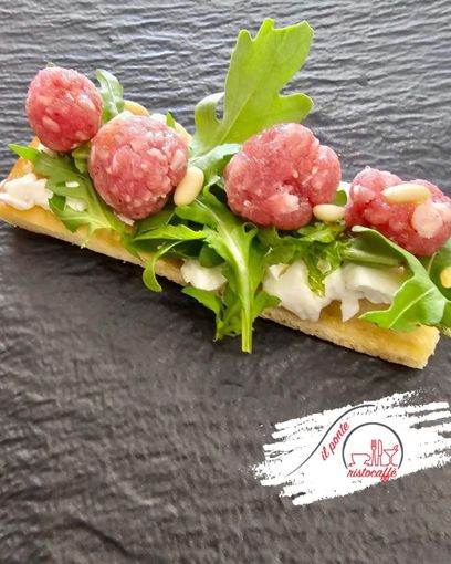 Al ristocaffè “Il Ponte” di Toirano la salsiccia di Bra diventa l’amuse bouche perfetto Al ristocaffè “Il Ponte” di Toirano la salsiccia di Bra diventa l’amuse bouche perfetto