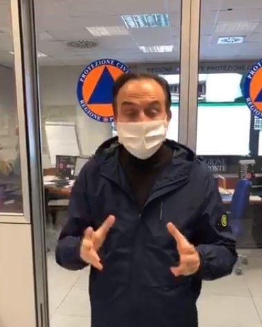 Un fermo immagine della diretta tenuta dal presidente Cirio dall'Unità di Crisi della Regione Un fermo immagine della diretta tenuta dal presidente Cirio dall'Unità di Crisi della Regione