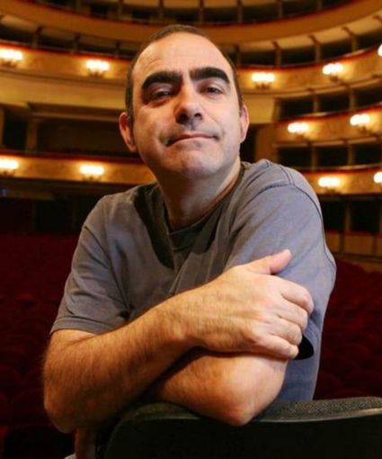 Intervista a Elio, narratore e baritono dell'&quot;Opera buffa&quot;, in scena stasera all'Alfieri di Asti