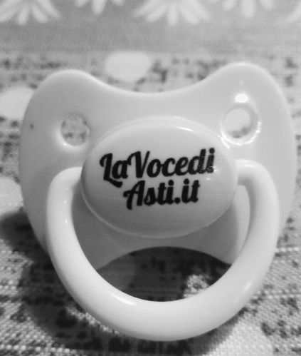 Il &quot;primo ciuccio&quot; ai nati il 1° gennaio lo regala LaVocediAsti.it