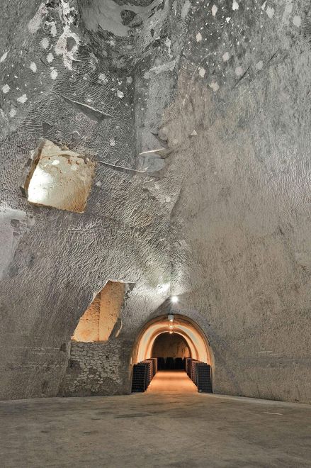 Le imponenti cantine Ruinart a Reims Le imponenti cantine Ruinart a Reims