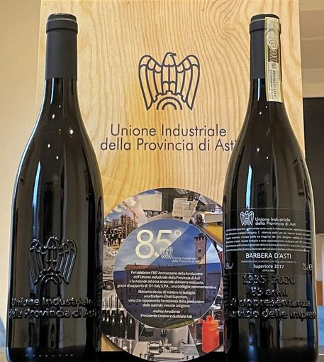 Una bottiglia speciale di Barbera celebra gli 85 anni dell'Unione Industriale di Asti Una bottiglia speciale di Barbera celebra gli 85 anni dell'Unione Industriale di Asti