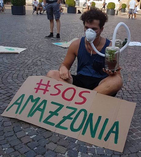 Immagini del presidio ancora in corso tratte dalla pagina Instagram dei FFF Asti