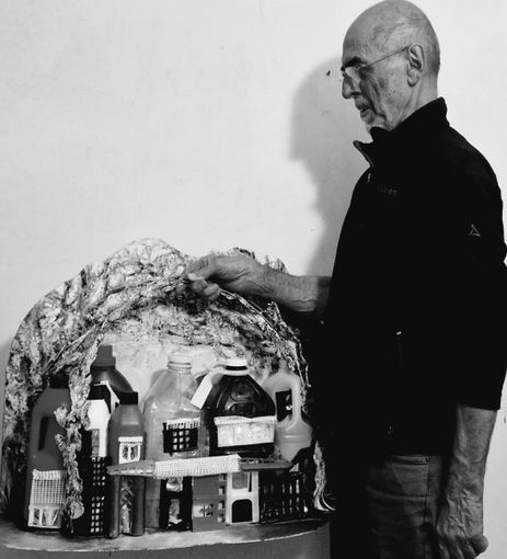 Calosso: l'artista Roberto Montafia trasforma la sua casa in un'installazione