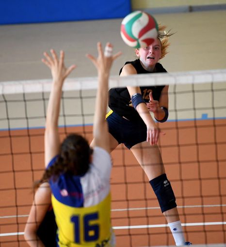 Oggi, 8 marzo, lo Zonta club di Asti premia la giovane pallavolista Fiamma Rasero