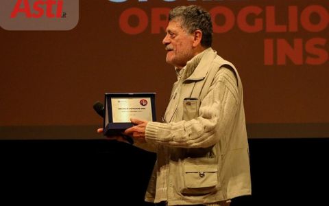 Carlo Valli durante la premiazione di Orgoglio astigiano (MerfePhoto)